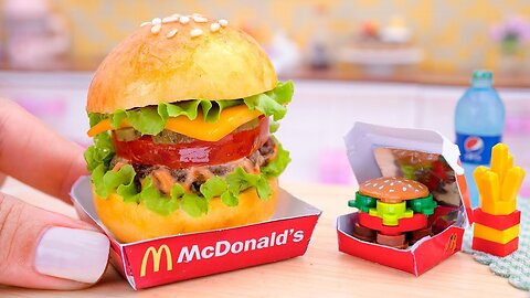 Satisfying Miniature McDonalds Burger Recipe Idea in meo Kitchen 🍔 Cooking with meo g