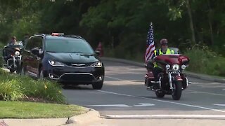 Hundreds of motorcycles join in funeral procession of Vietnam veteran