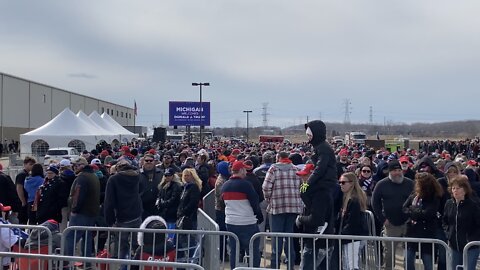 Thousands Line Up for Trump Rally in Washington, Michigan