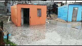 Torrential rains in Cape Town cause flooding and power outages (u9b)