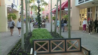 Miromar Outlets sees Black Friday shoppers as holiday shopping gets underway