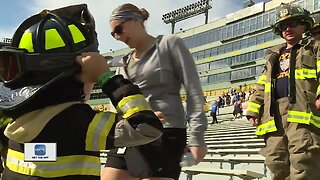 Thousands of people raise money for fallen firefighters at Lambeau