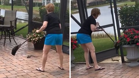 Grandma fearlessly removes snake from her property