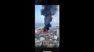 Um mês após expIosão, deflagra grande incêndio no porto de Beirute