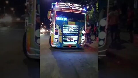 FOFÃO , MÁSCARA , KIKO , CHAVES DANÇANDO NA CARRETA DA ALEGRIA