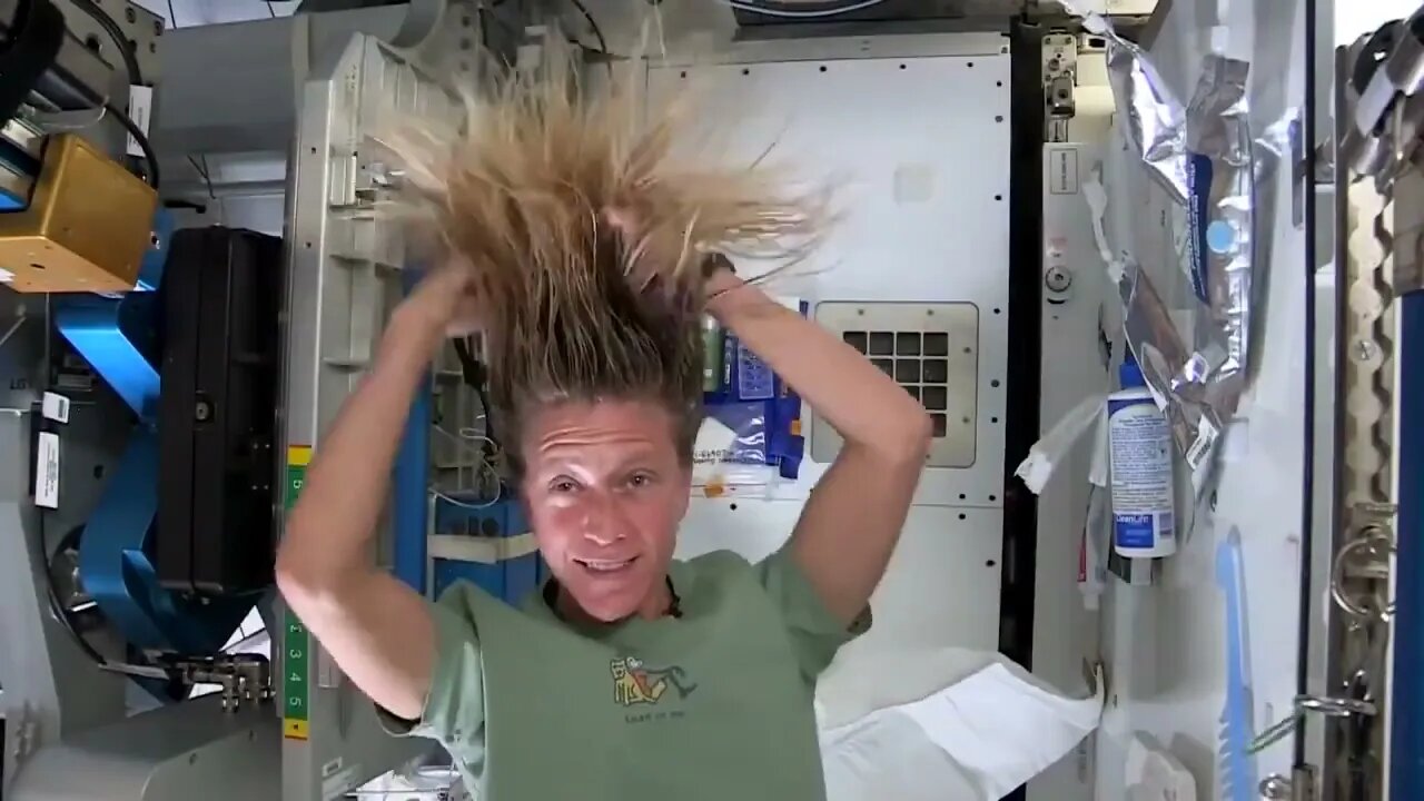 Nasa Astronaut Tips How To Wash Your Hair In Space
