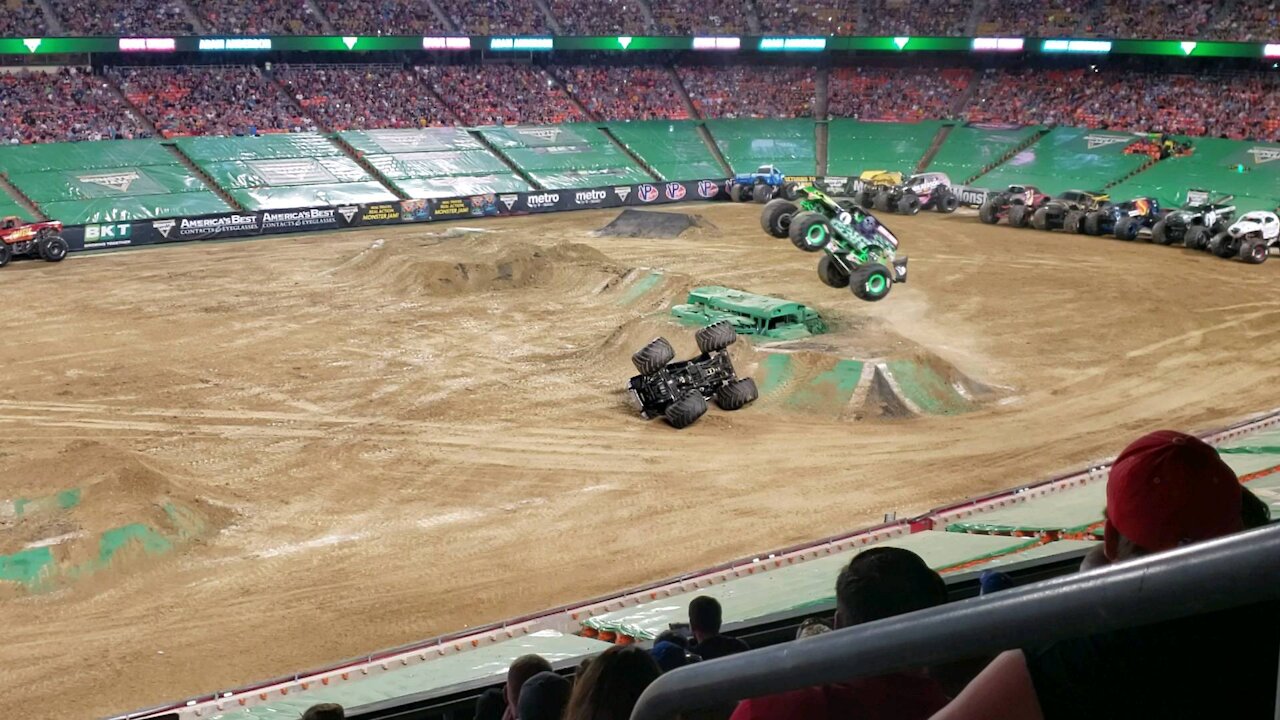 Grave Digger Epic Run! MASSIVE AIR! Monster Jam Arrowhead Stadium