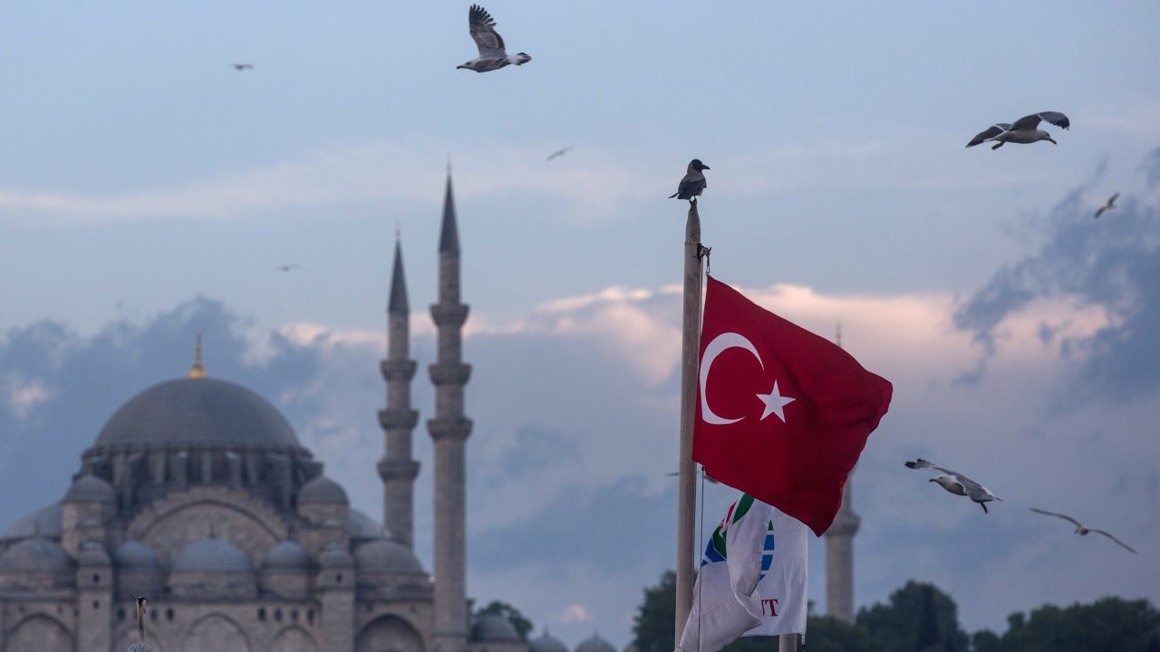 Turkey Starts Repatriating Captured ISIS Fighters