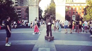 Time-lapse of Living Statue, NYC