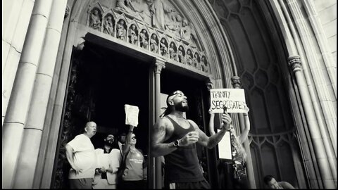 Protest at "vaccinated only" Trinity Church in NYC - 8/21/2022