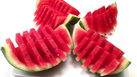 How to quickly cut and serve a watermelon