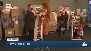 Albertsons donates $5,000 to Marines for Toys for Tots campaign