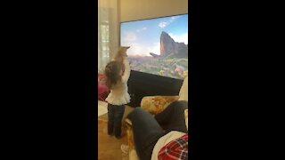 Little girl reenacts 'Lion King' scene using her chihuahua