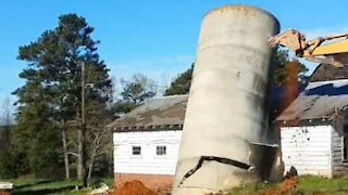 Demolição de silo acaba muito mal!