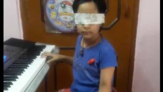 Talented girl plays piano blindfolded