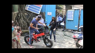 Ranbir Kapoor Cycling and Neetu Kapoor Visit Krishna Raj Bungalow for Inspection | SpotboyE