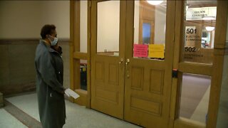 Milwaukee Mayor candidates rush to turn in their signatures before deadline