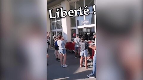 Marseille, Pau... Des citoyens bloquent les entrées des supermarchés qui demandent le Pass Sanitaire
