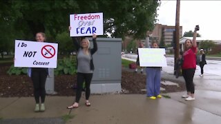 'Freedom of choice': Green Bay area health care workers protest hospital vaccine mandates
