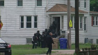 Kenosha armed robbery suspect escapes standoff with police