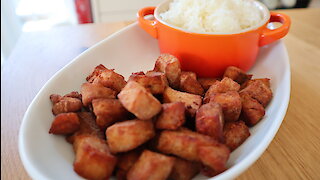 How to make Thai fried salted pork (Moo Kem)
