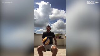 Volleyball ace removes T-shirt in one slick move