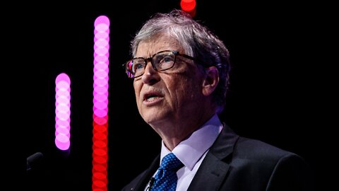 Bill Gates admitió que la variante Omicron es mejor que la vacuna