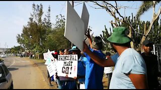 SOUTH AFRICA - Durban - Daleview Secondary school parents protest (Videos) (UVC)