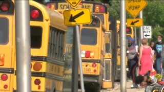 Milwaukee school board proposes paying parents to drive their own kids to school