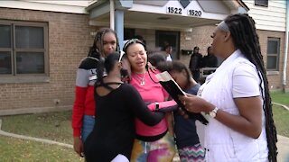 Mother reacts after losing daughter, 19, in triple-homicide overnight