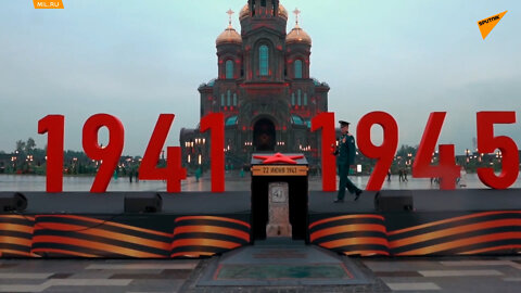Impozantan snimak iz hrama ruske vojske – gori 1.418 sveća za 1.418 dana užasa