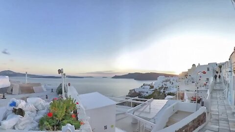 Santorini during lockdowns: Quiet, uncrowded & beautiful