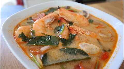 How to make Thai spicy prawn soup