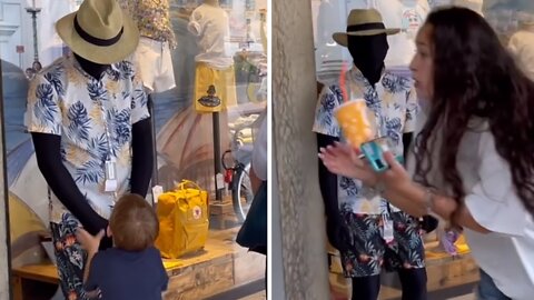 Epic mannequin prank totally scares people passing by