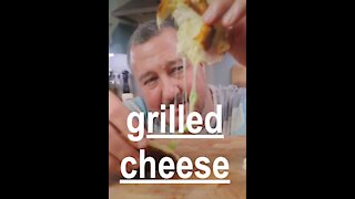 How to quickly make the perfect grilled cheese sandwich