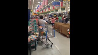 Shoppers in Texas Stop To Sing National Anthem