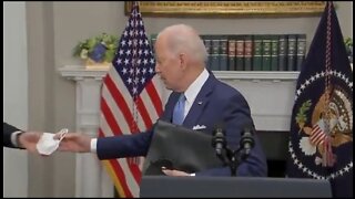 Biden Gives His Mask To Justice Breyer And Walks Out Maskless