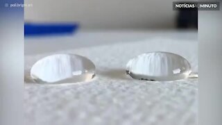 O efeito fascinante da tinta em gotas de água
