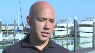 U.S. Rep. Brian Mast tours Pahokee Marina after algae forms