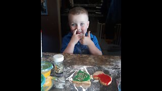How a 5 year old decorates Christmas Cookies