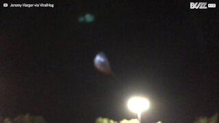Il razzo Falcon 9 di SpaceX illumina il cielo della California