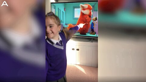 Adorable Moment Diabetic Girl Reacts To Disney Character Wearing Insulin Patch