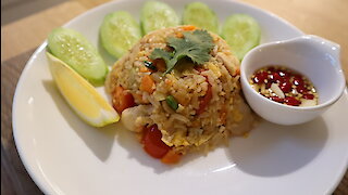 How to make Thai chicken fried rice