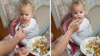 Toddler incredibly chooses broccoli over chocolate