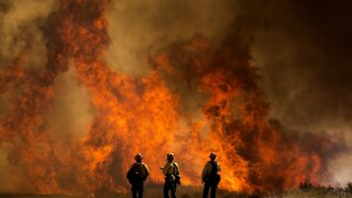 Southern California Fires Burns 20,000 Acres, Displaces Thousands