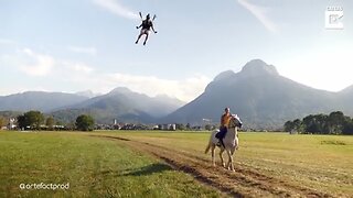 DAREDEVIL PARAGLIDER PROVES NEIGHSAYERS WRONG BY LANDING ON TO MOVING HORSE