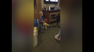 Little Girl makes Baby Brother Laugh!