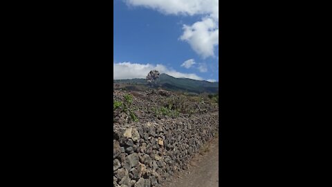La Palma Volcano Erupts And Solo Hiker Documents It All!