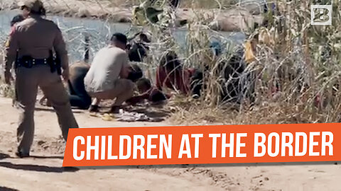 EXCLUSIVE: Migrants Push Small Children Under Texas Razor Wire as Thousand Cross Border