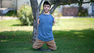 Man With No Arms Or Knees Becomes Internet Sensation | SHAKE MY BEAUTY
